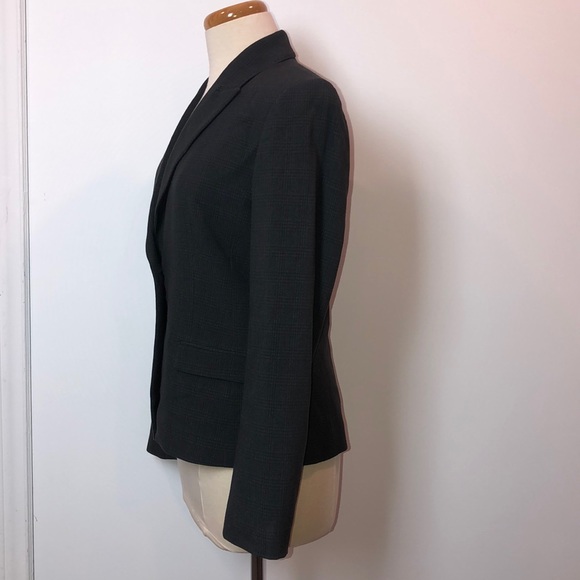 Tahari Suit Jacket(10)and Pants(8) - Picture 3 of 16